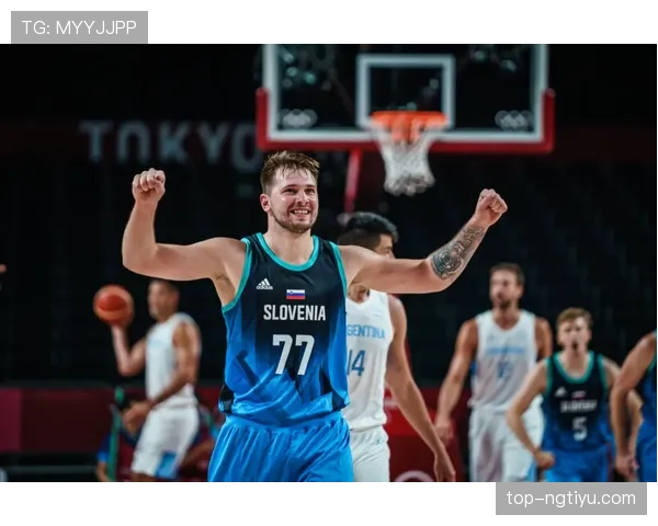 在NBA和FIBA比赛中，防守三秒违例是如何判罚的？