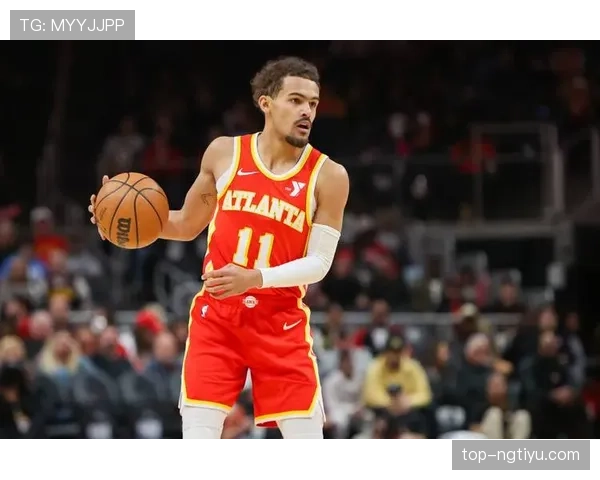 特雷·杨场下这穿搭开销，真当自己是亚特兰大说唱明星啊？